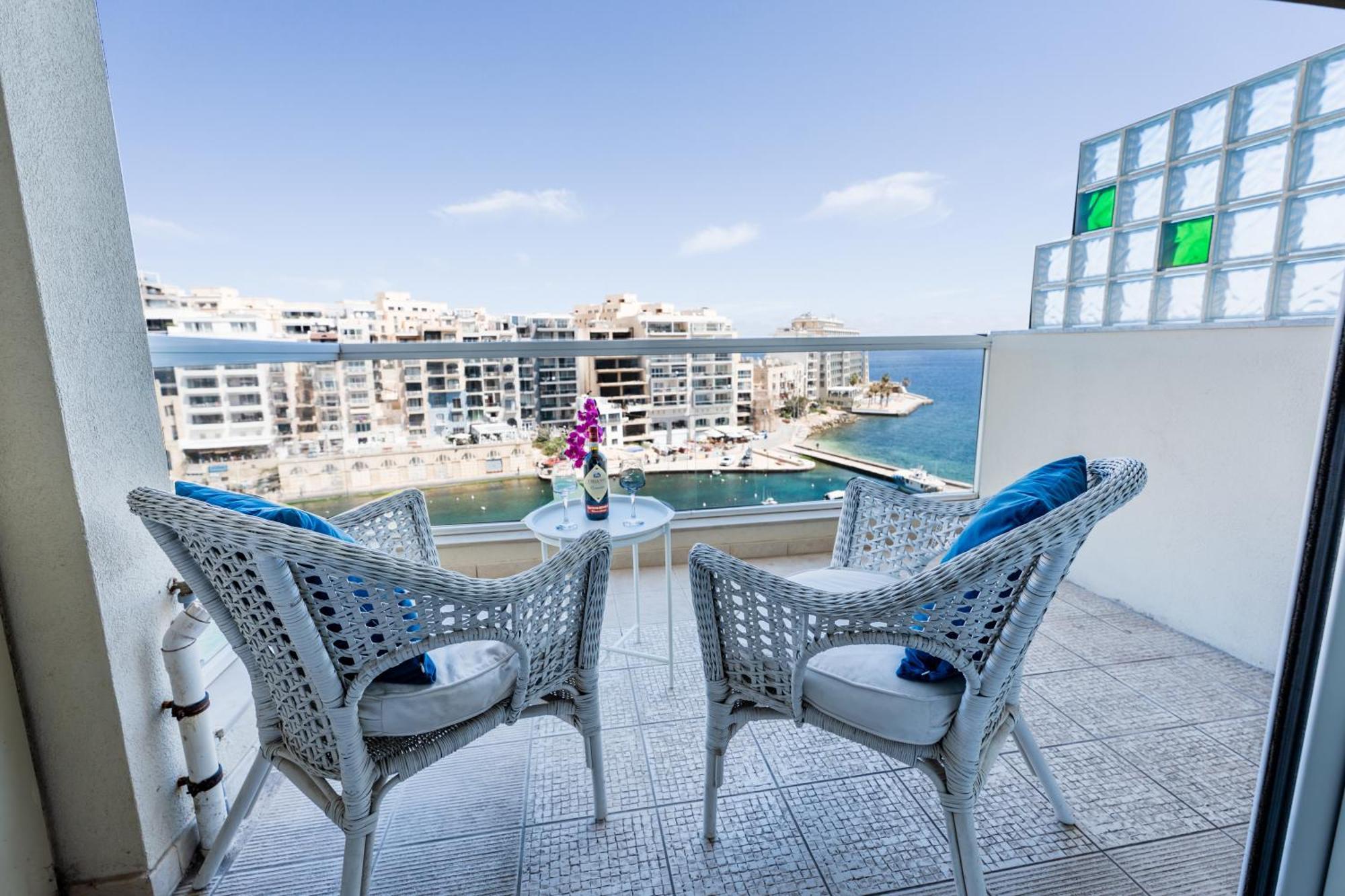 Impressive View 2br Flat In St Julian's Bay By Arcobnb * سانت جوليان